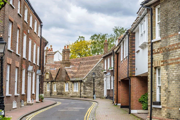 Choosing a qualified Surveyor Newcastle upon Tyne with expert tips for property